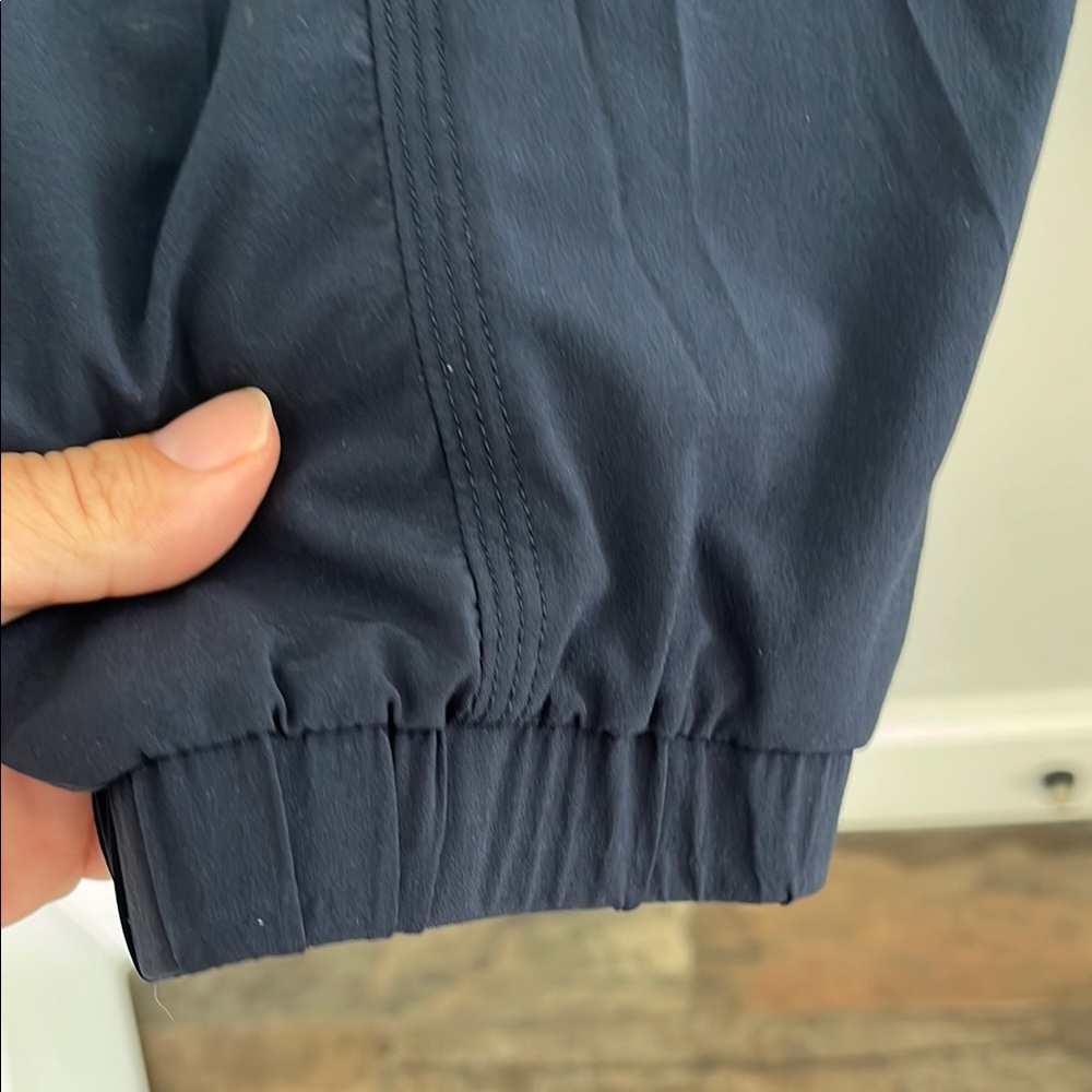 Athleta cropped joggers Relaxed Fit Elastic Cuffs - Picture 2 of 10